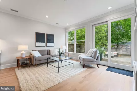 Living - 1525 E Street St SE, Washington, DC 20003 photo 2 of 3