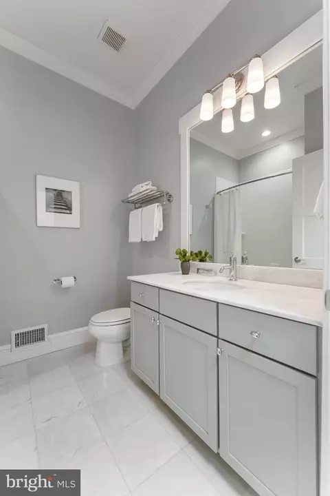 Bath - 1525 E Street St SE, Washington, DC 20003 photo 5 of 7