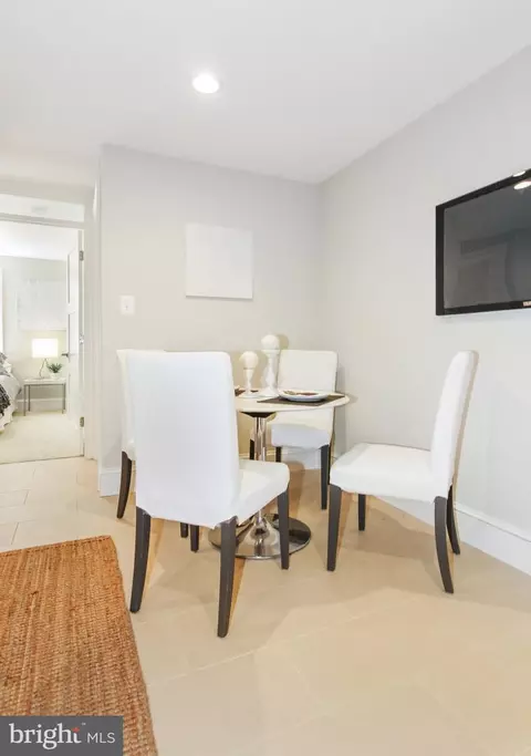 Dining - 1525 E Street St SE, Washington, DC 20003 photo 4 of 4