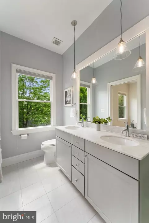 Bath - 1525 E Street St SE, Washington, DC 20003 photo 4 of 7