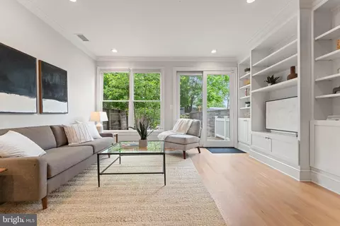 Living - 1525 E Street St SE, Washington, DC 20003 photo 1 of 3