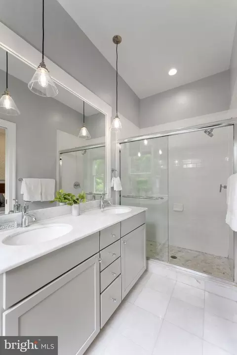 Bath - 1525 E Street St SE, Washington, DC 20003 photo 3 of 7