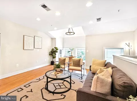 2515 17th St NW #5, Washington, DC 20009