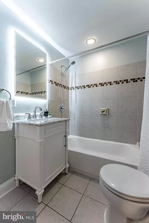 Bath - 1840 D St NE #1, Washington, DC 20002 photo 4 of 4