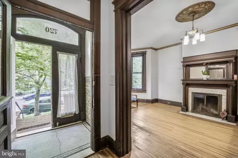 720 A St SE, Washington, DC 20003 photo 2