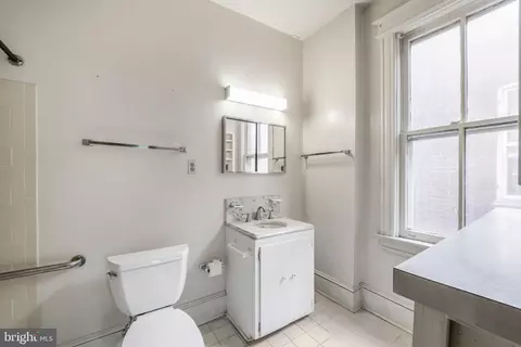 720 A St SE, Washington, DC 20003 photo 24
