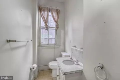 720 A St SE, Washington, DC 20003 photo 12
