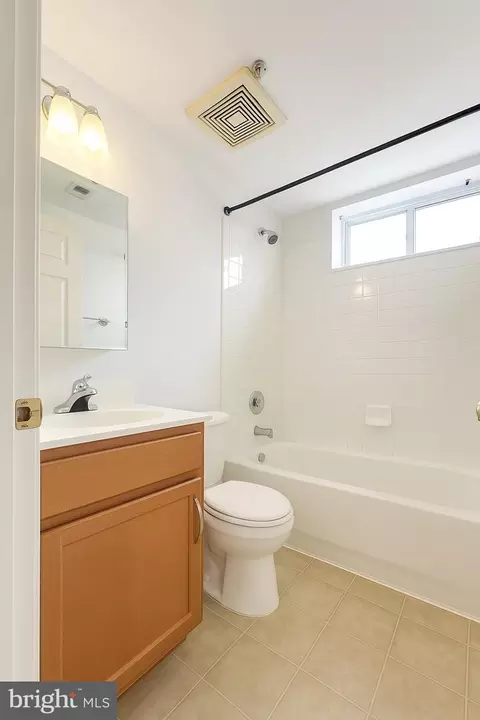 5000 Call Pl SE #403, Washington, DC 20019 photo 6