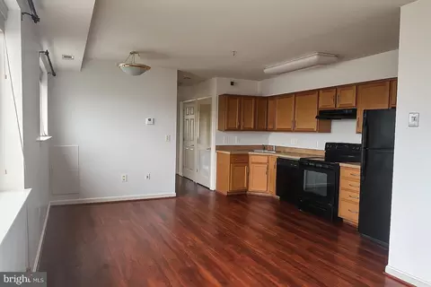5000 Call Pl SE #403, Washington, DC 20019 photo 2