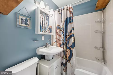 Bath - 422 19th St NE, Washington, DC 20002 photo 3 of 3
