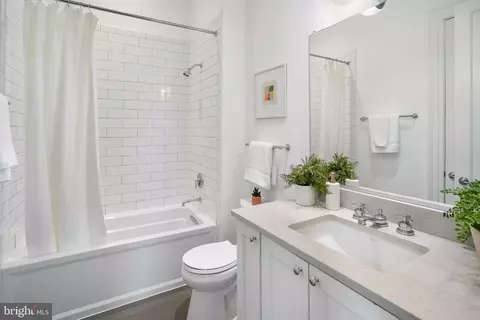 901 D St NE #102, Washington, DC 20002 photo 28