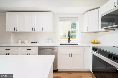 4620 Hunt Pl NE, Washington, DC 20019