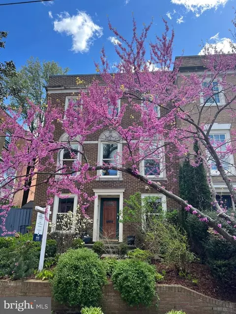 3818 Klingle Pl NW, Washington, DC 20016