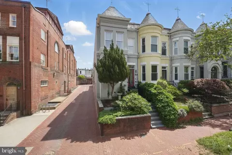 425 9th St NE, Washington, DC 20002 photo 2