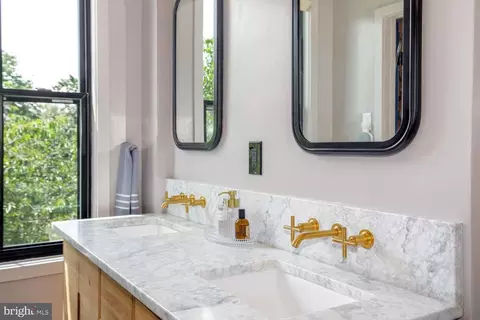 Bath - 1426 C St NE, Washington, DC 20002 photo 2 of 7