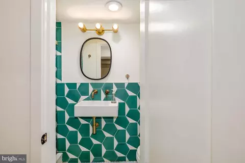 Bath - 1426 C St NE, Washington, DC 20002 photo 6 of 7