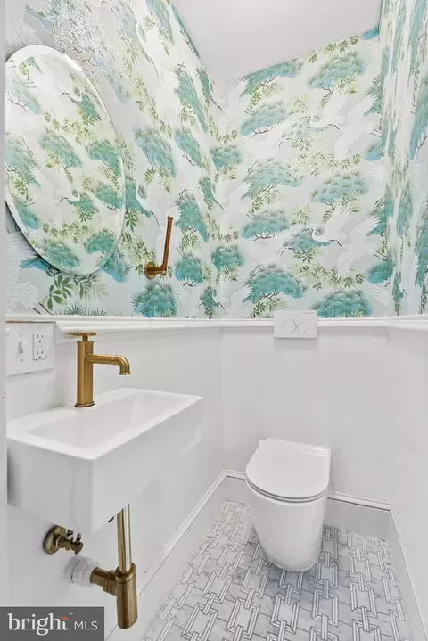 2210 38th St NW, Washington, DC 20007 photo 13