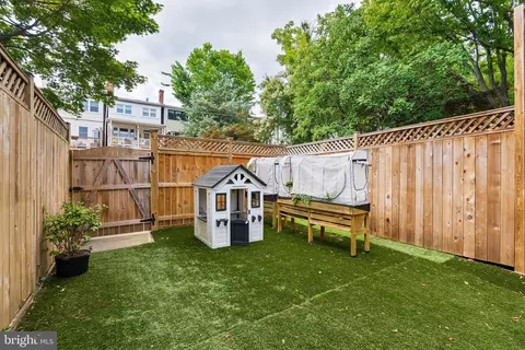 2210 38th St NW, Washington, DC 20007 photo 31
