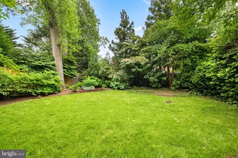 Exterior - 4822 Upton St NW, Washington, DC 20016 photo 4 of 6