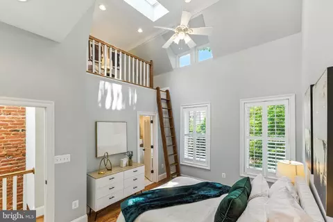 304 12th St NE, Washington, DC 20002