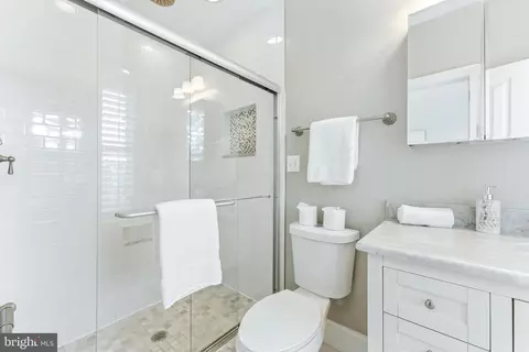 Bath - 304 12th St NE, Washington, DC 20002 photo 4 of 6