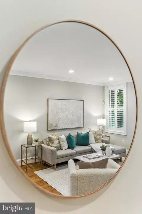 Living - 304 12th St NE, Washington, DC 20002 photo 4 of 6