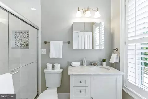 Bath - 304 12th St NE, Washington, DC 20002 photo 3 of 6