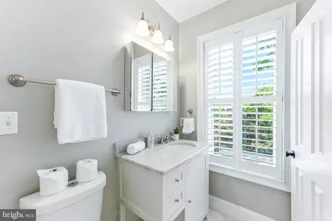Bath - 304 12th St NE, Washington, DC 20002 photo 5 of 6