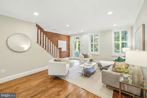 Living - 304 12th St NE, Washington, DC 20002 photo 2 of 6