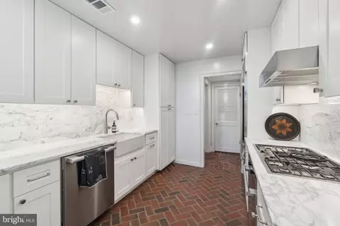 1250 31st St NW, Washington, DC 20007 photo 10