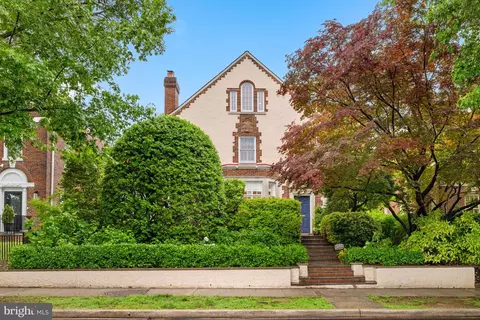 3013 Cathedral Ave NW, Washington, DC 20008