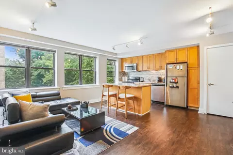 212 Oakwood St SE #211, Washington, DC 20032