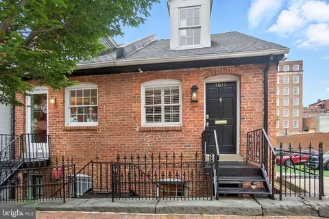 1072 30th St NW, Washington, DC 20007