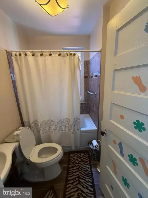 Bath - 1121 8th St NE, Washington, DC 20002 photo 2 of 3