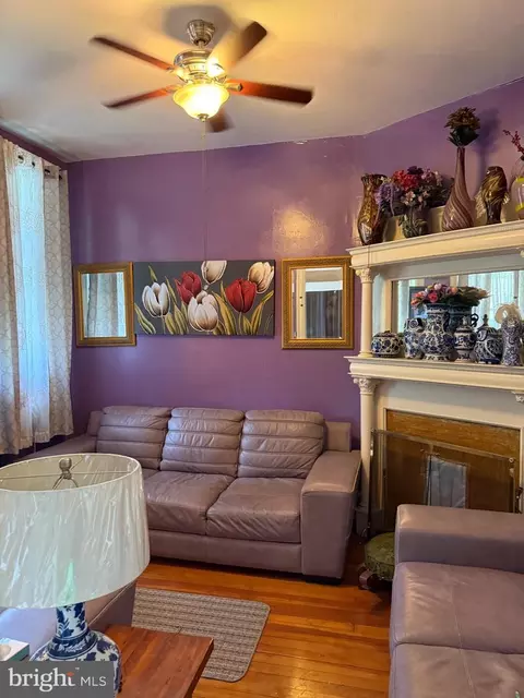 Living - 1121 8th St NE, Washington, DC 20002 photo 2 of 3