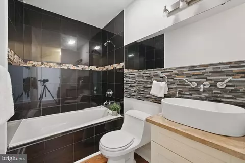 2300 17th St NW, Washington, DC 20009 photo 11