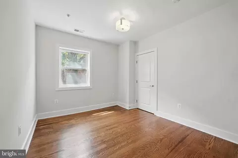 2300 17th St NW, Washington, DC 20009 photo 12