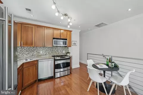 2300 17th St NW, Washington, DC 20009 photo 9