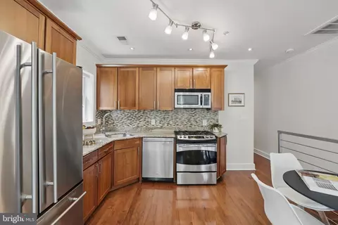 2300 17th St NW, Washington, DC 20009 photo 8