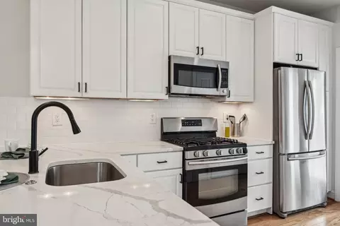 300 15th St SE, Washington, DC 20003 photo 9