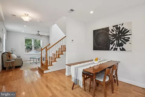 300 15th St SE, Washington, DC 20003 photo 3