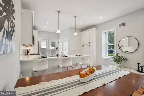 300 15th St SE, Washington, DC 20003 photo 5