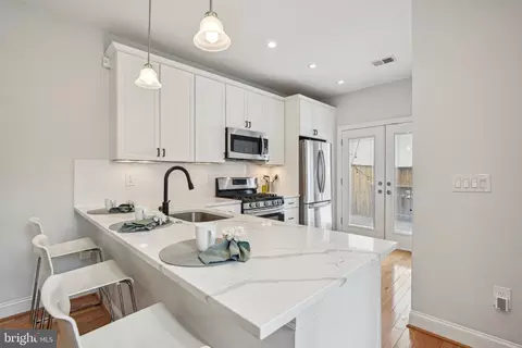 300 15th St SE, Washington, DC 20003 photo 10