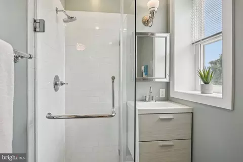 300 15th St SE, Washington, DC 20003 photo 18