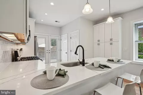 300 15th St SE, Washington, DC 20003 photo 11