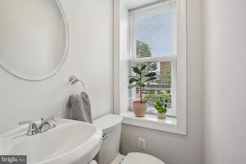 300 15th St SE, Washington, DC 20003 photo 12