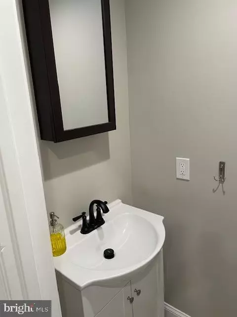 Other - 906 I St SE #2, Washington, DC 20003 photo 3 of 5