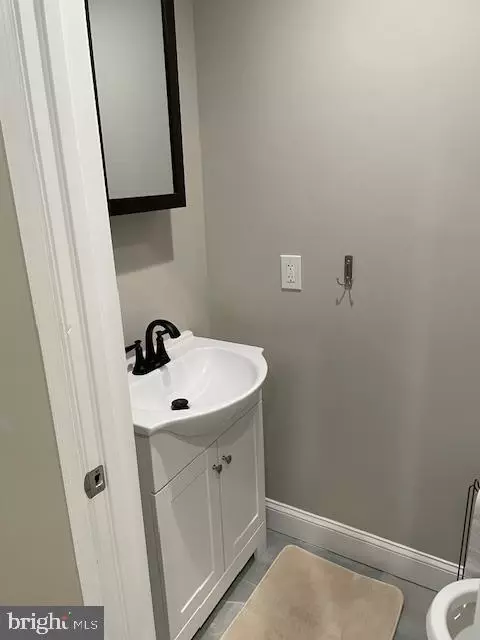 Bath - 906 I St SE #2, Washington, DC 20003 photo 1 of 1