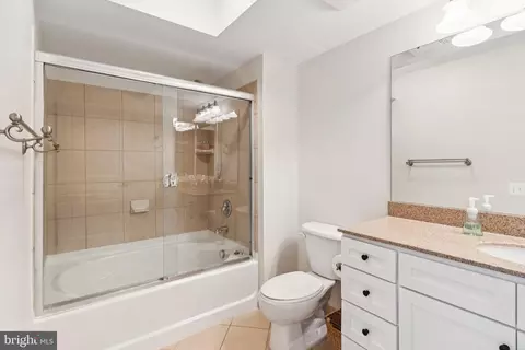 Bath - 616 E Street St NW #1114, Washington, DC 20004 photo 1 of 2