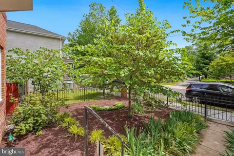 1122 45th St NE, Washington, DC 20019 photo 3